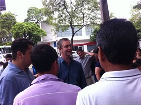 Prefeito eleito de Maringá foi às ruas neste sábado (12)